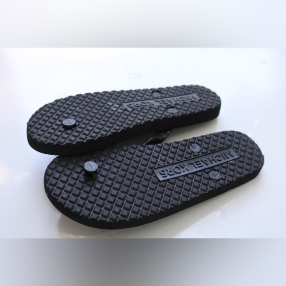 Michael Kors flip flop sandals - Picture 5 of 7